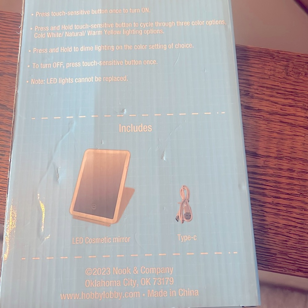 Light up travel mirror!